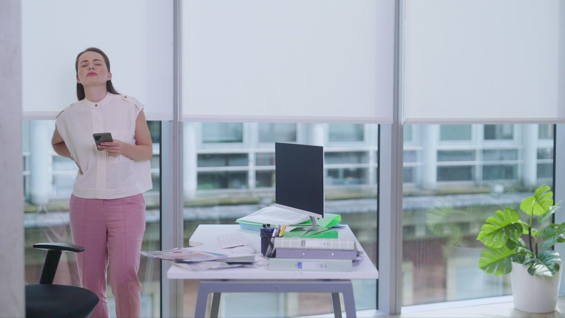 Încarca videoclipul: Learn how to live a better WorkLife with Fellowes