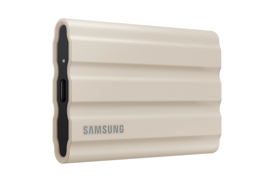 Samsung MU-PE1T0K/EU SSD Samsung MU-PE1T0K/EU, Portabil T7 Shield 1Tb, USB 3.2, Beige, 8806092968455